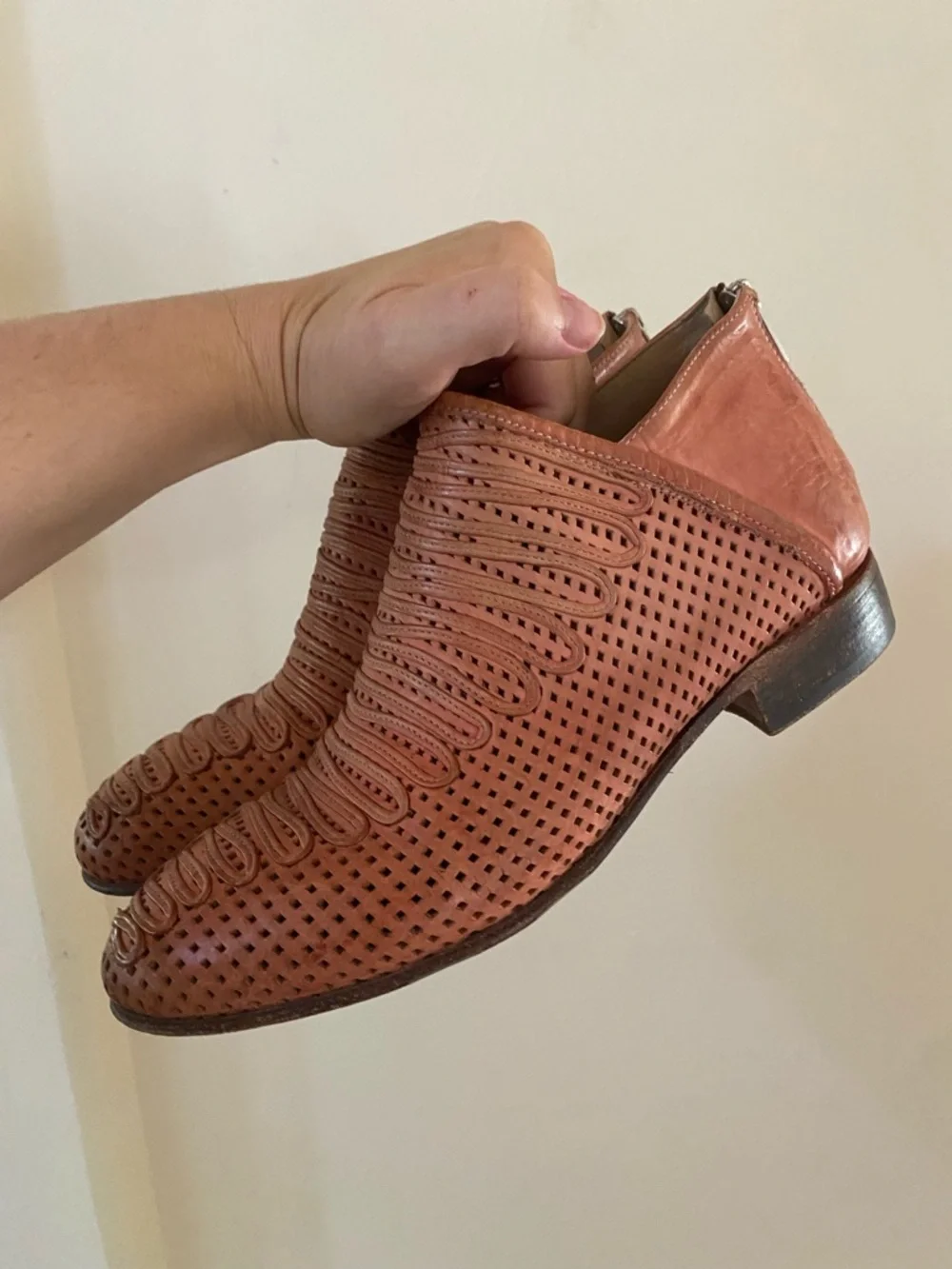 Ducanero Italy Laser Cut Perforated Leather Ankle Boots Shooties Size 39